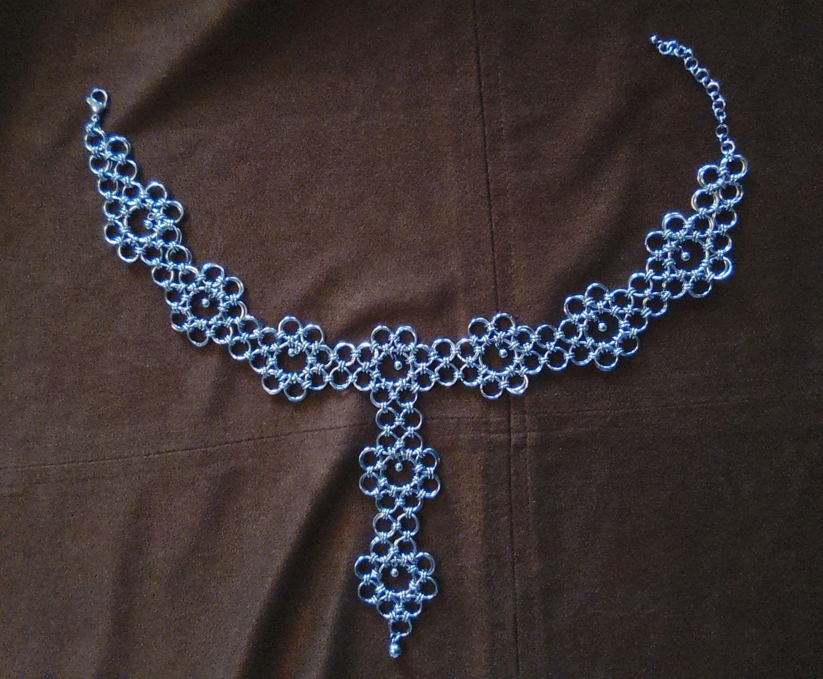Off-shoulder "daisy" Japanese chainmail choker necklace – photo 4